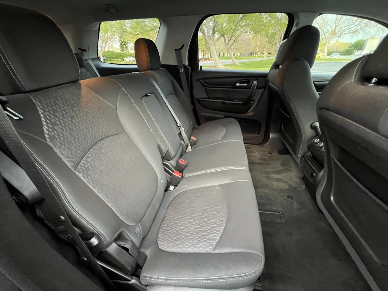 Used 2013 GMC Acadia SLE image 21