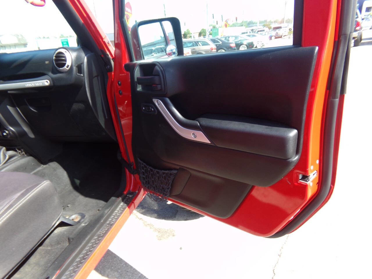 Used 2014 Jeep Wrangler Unlimited Sahara w/ Connectivity Group image 29
