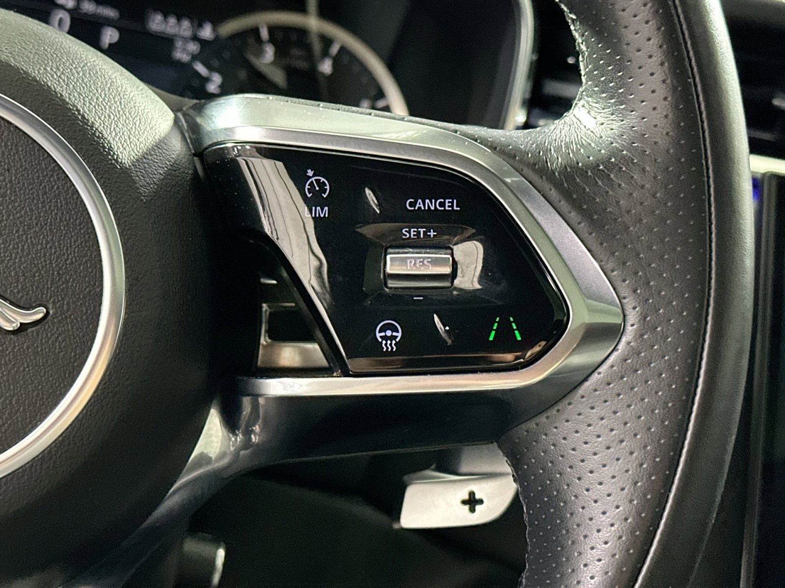 Used 2022 Jaguar XF R-Dynamic SE image 20