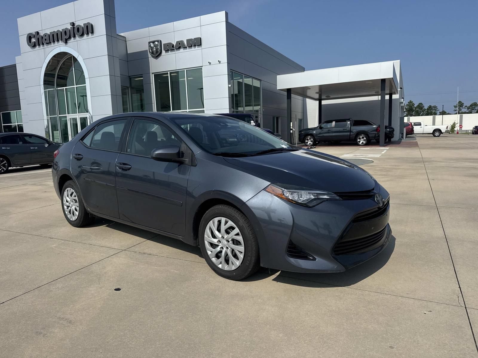 Used 2017 Toyota Corolla LE FWD image 1