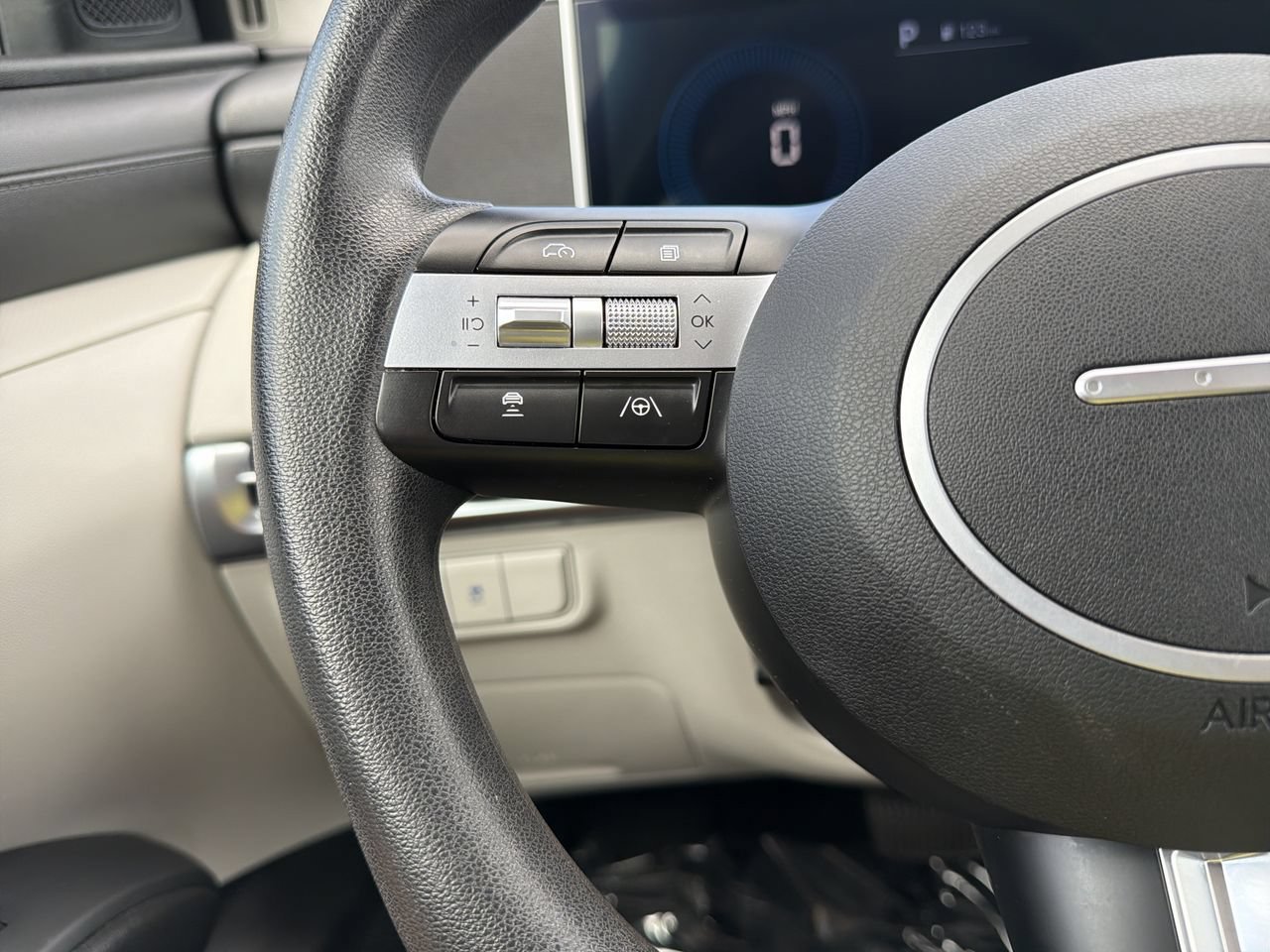 Used 2025 Hyundai Tucson SE FWD image 24