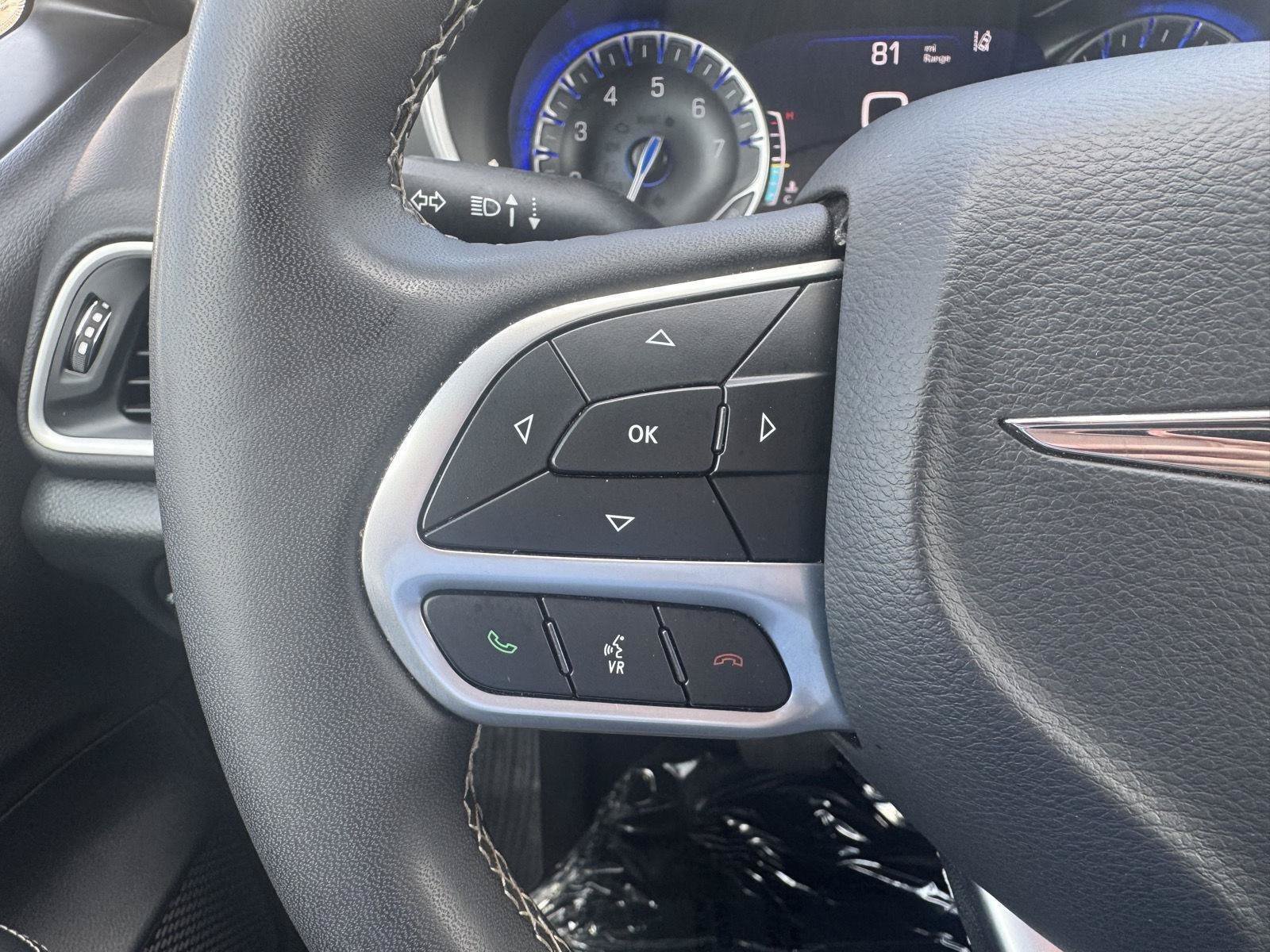 Used 2025 Chrysler Pacifica Select FWD image 15