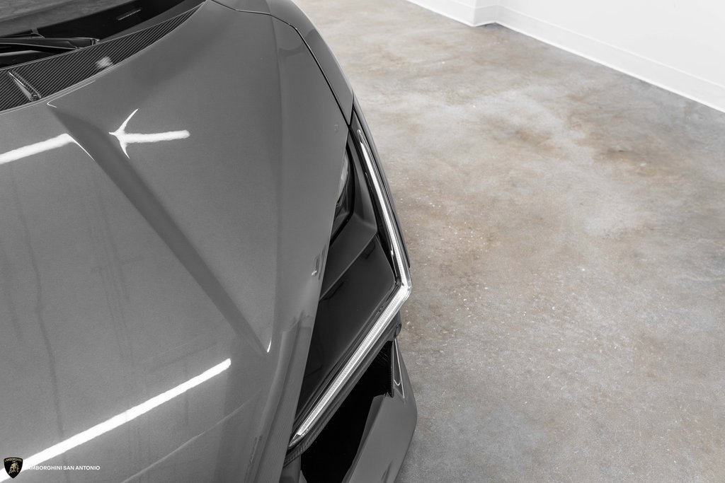 Used 2024 Lamborghini Revuelto image 17