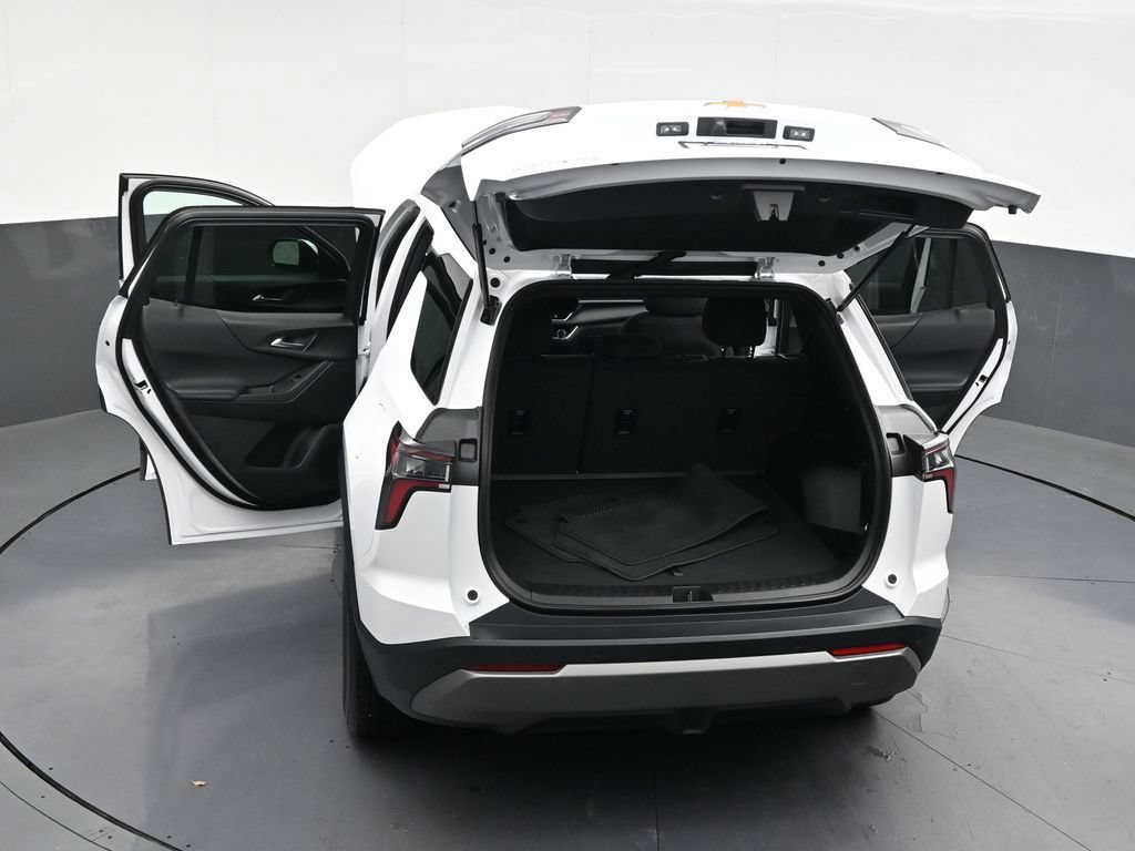 Used 2026 Chevrolet Equinox LT w/ Safety and Technology Package FWD image 37