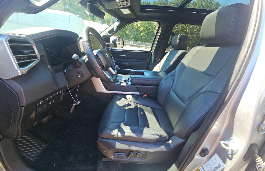 Used 2024 Toyota Tundra Platinum AWD/4WD image 8