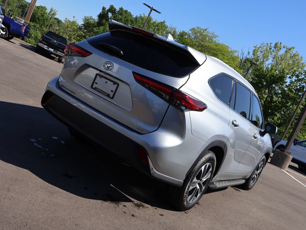 Used 2022 Toyota Highlander XLE FWD image 7