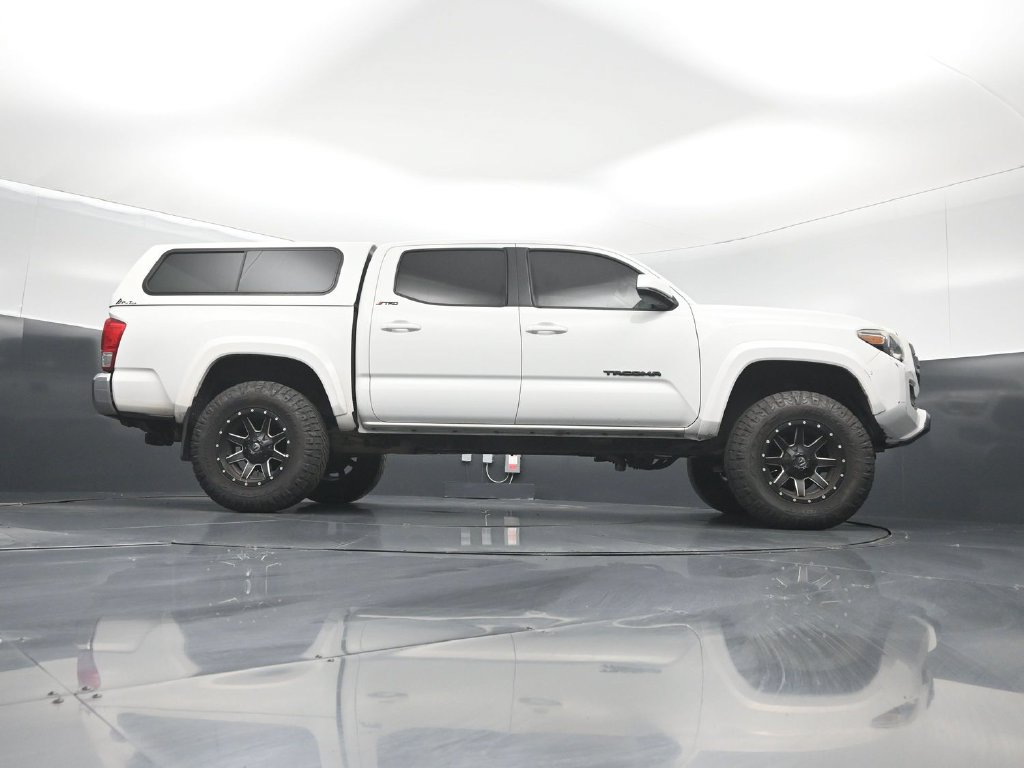 Used 2017 Toyota Tacoma SR5 w/ Tow Package AWD/4WD image 42