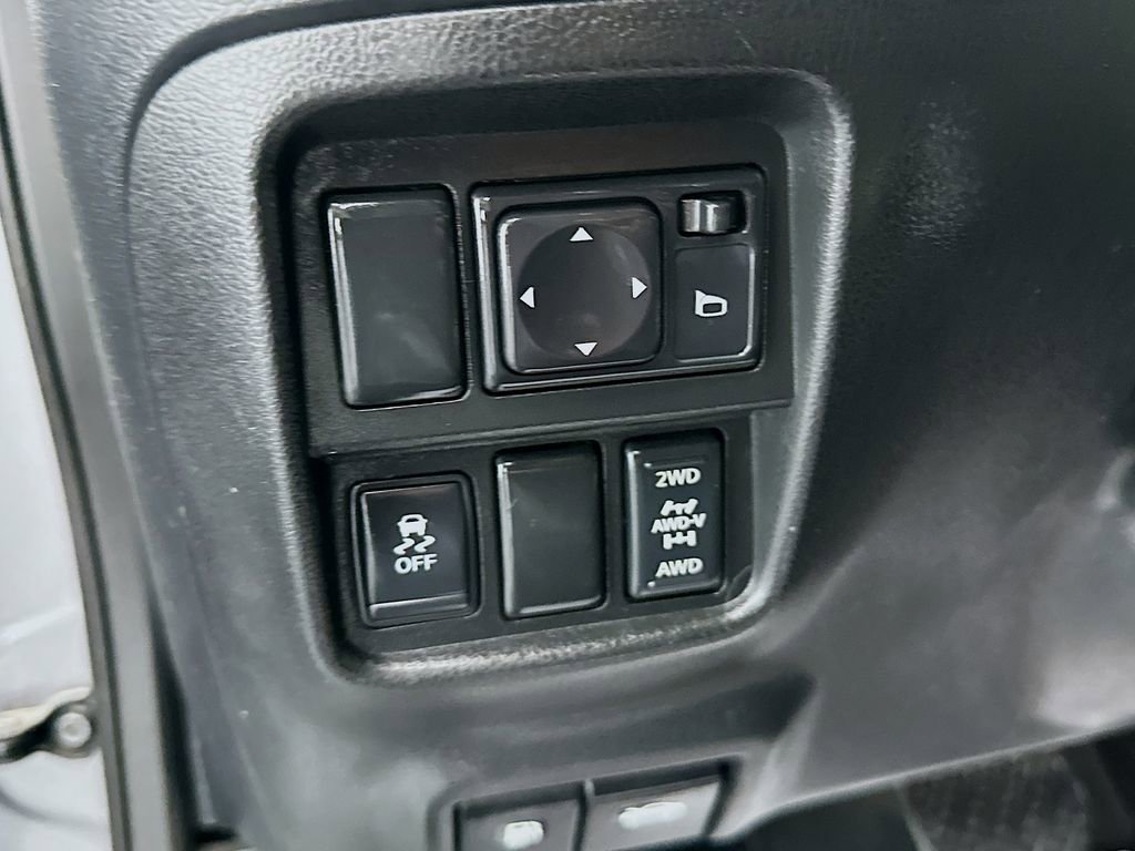 Used 2014 Nissan Juke SL image 10