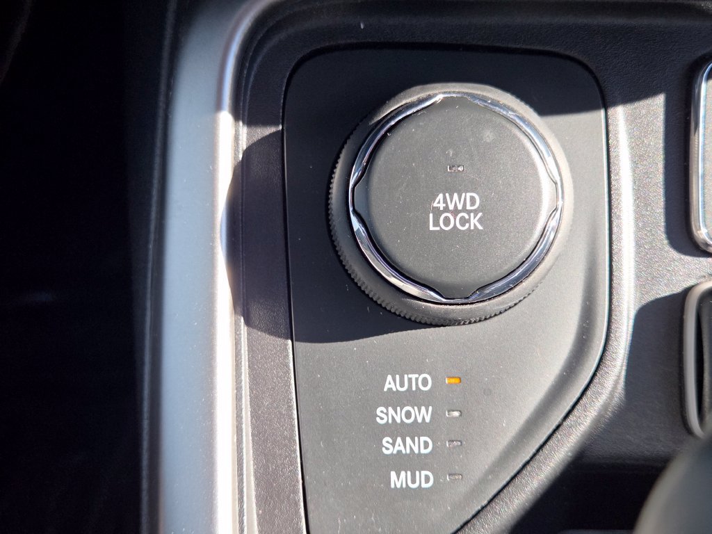 Used 2019 Jeep Compass Latitude w/ Popular Equipment Group AWD/4WD image 12