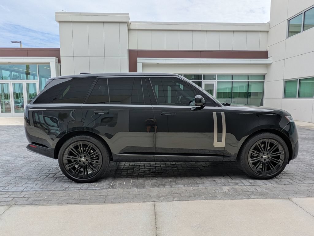 Certified 2025 Land Rover Range Rover SE AWD/4WD image 5
