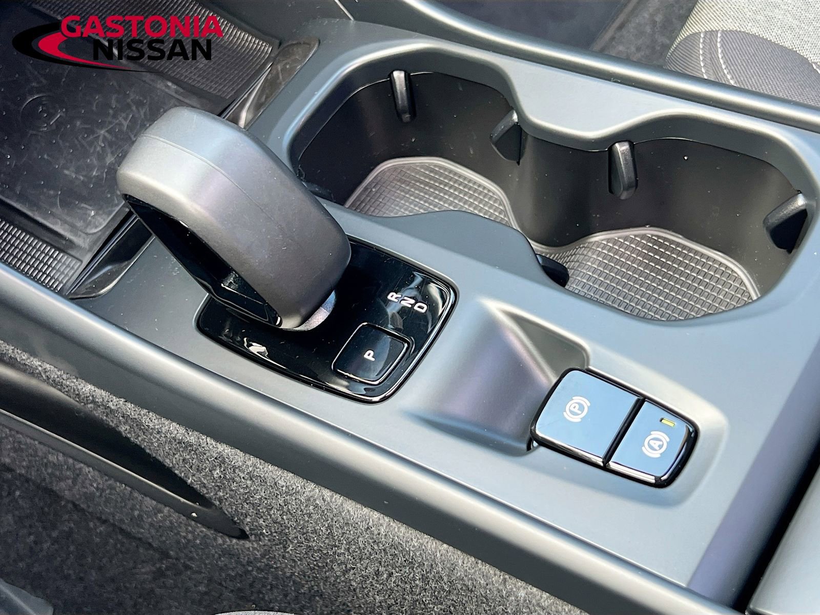 Used 2024 Volvo XC40 B5 Core image 22