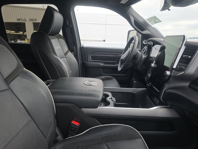 Used 2025 RAM 2500 Laramie AWD/4WD image 2