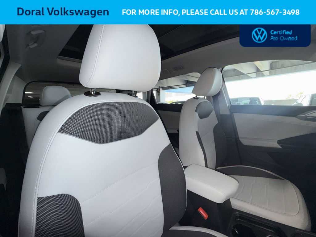 Used 2025 Volkswagen Taos SE FWD image 27