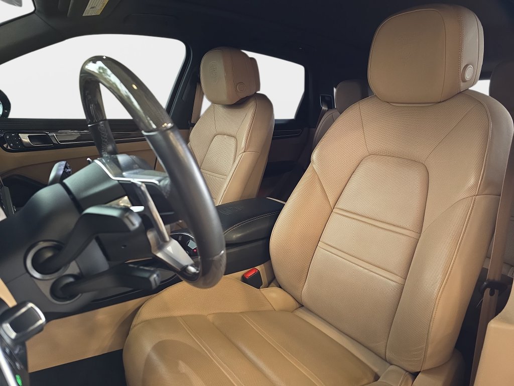 Used 2023 Porsche Cayenne Platinum Edition AWD/4WD image 16
