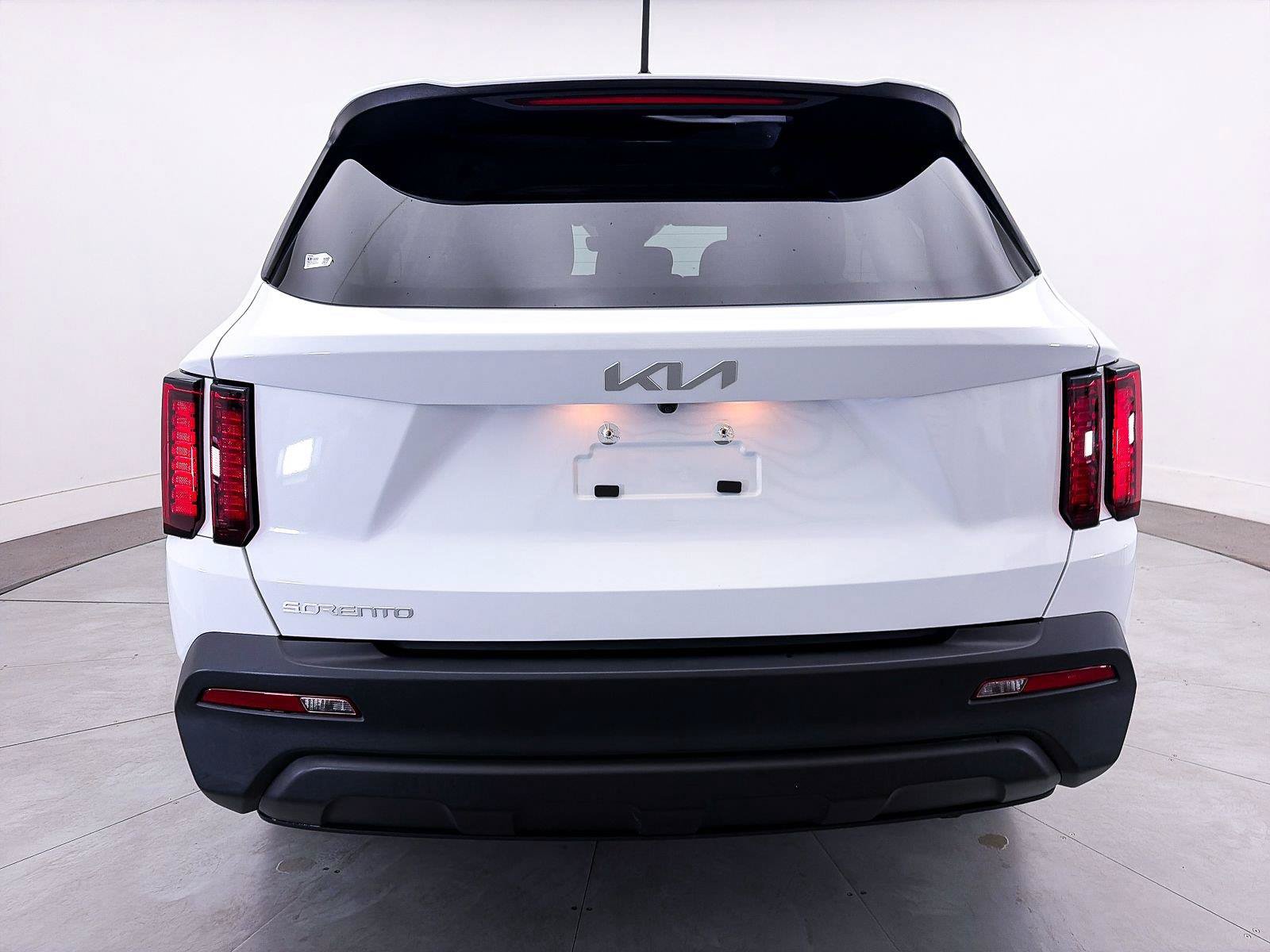 Used 2023 Kia Sorento LX FWD image 13