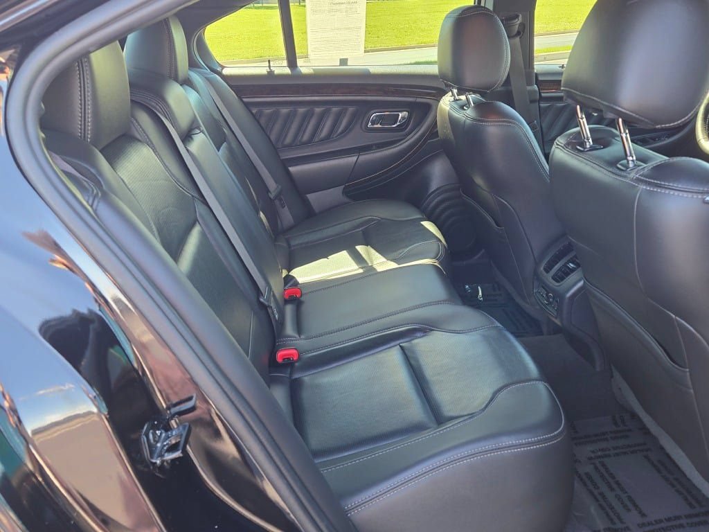 Used 2019 Ford Taurus Limited AWD/4WD image 11