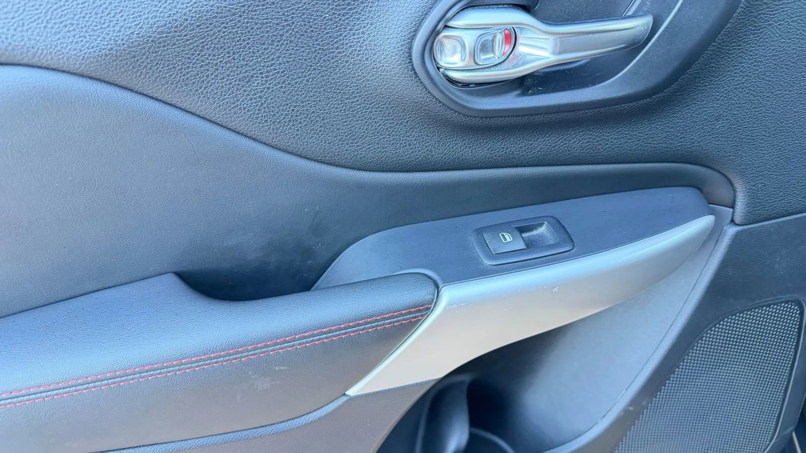 Used 2017 Jeep Cherokee Trailhawk w/ Cold Weather Group image 57