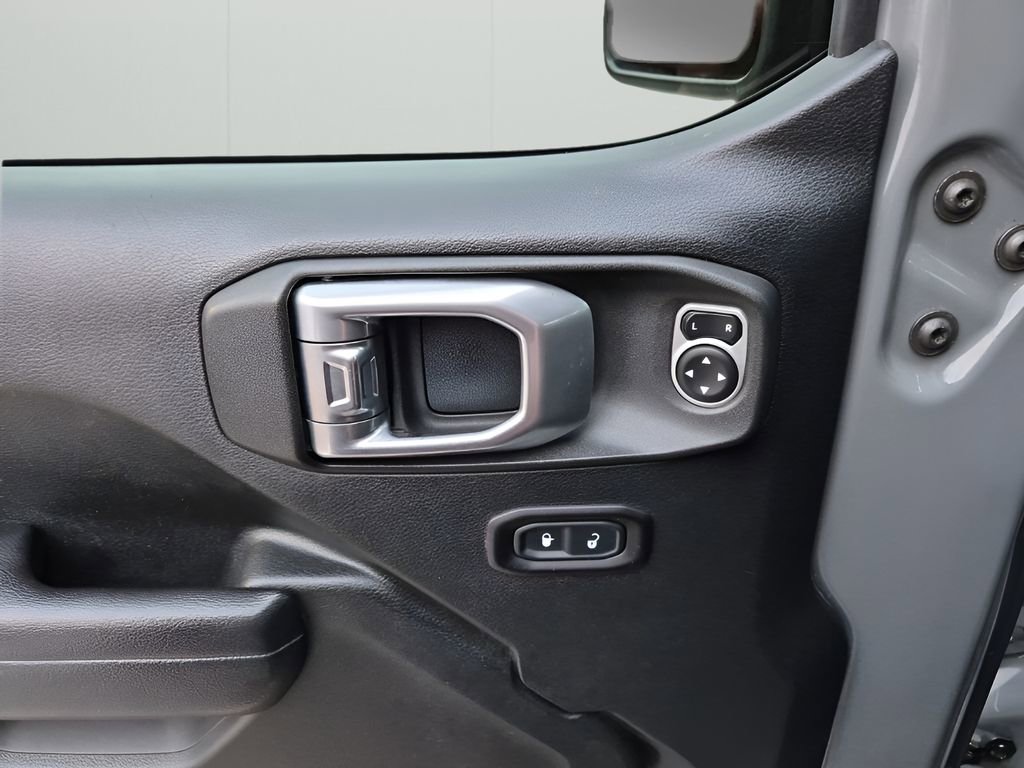 Used 2018 Jeep Wrangler Unlimited Sport S image 23