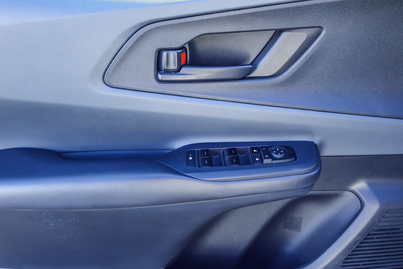 Used 2023 Toyota Prius LE FWD image 9