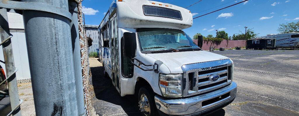 Used 2012 Ford E-450 and Econoline 450 Super Duty w/ Shuttle Bus Prep Pkg image 4