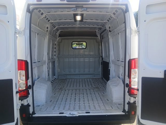 Used 2024 RAM ProMaster 2500 w/ Convenience Group FWD image 13