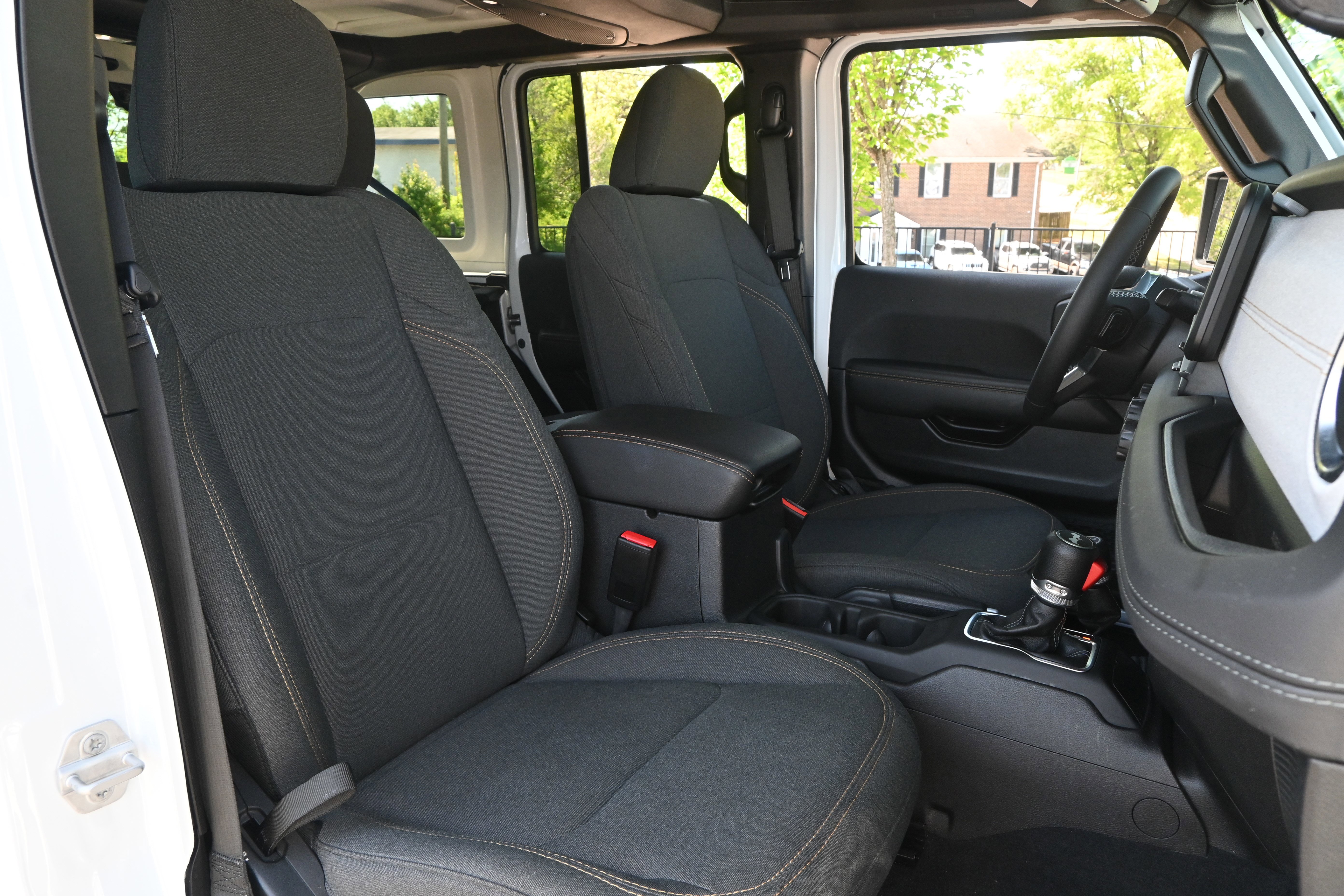 Used 2025 Jeep Wrangler Unlimited Sahara AWD/4WD image 33