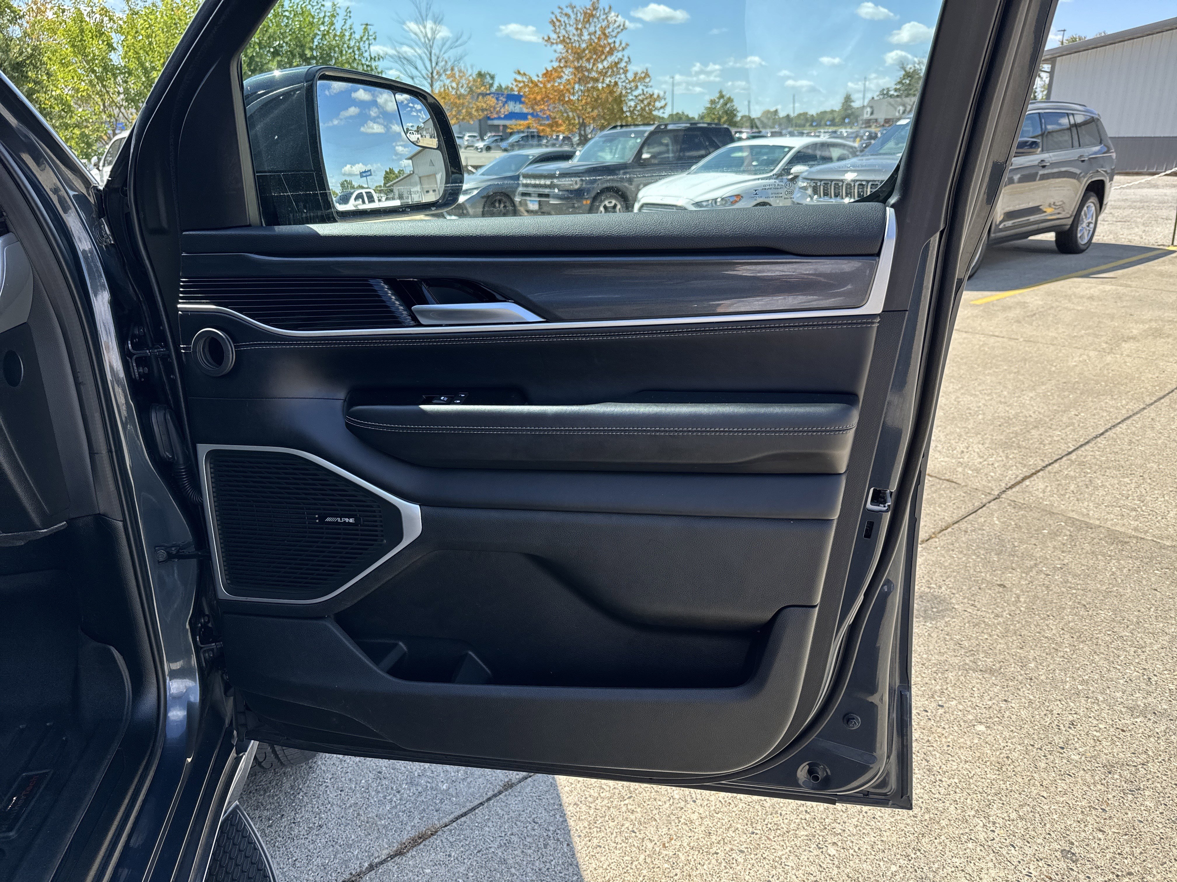 Used 2022 Jeep Wagoneer Series I w/ Premium Group I image 18