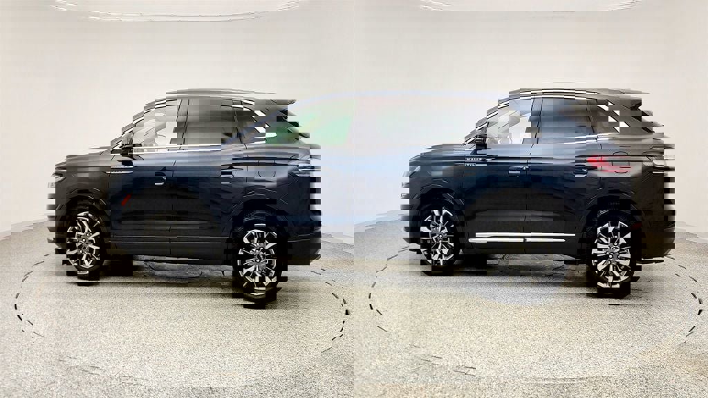 Used 2022 Lincoln Nautilus AWD w/ Premium Package image 8