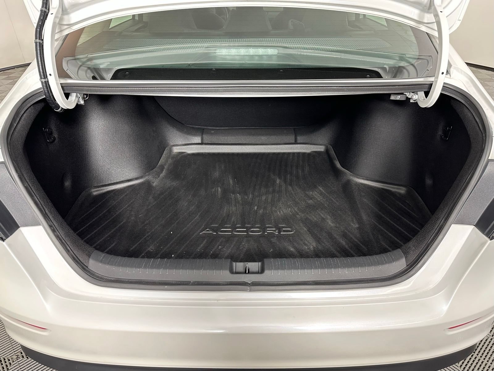Used 2025 Honda Accord LX image 19