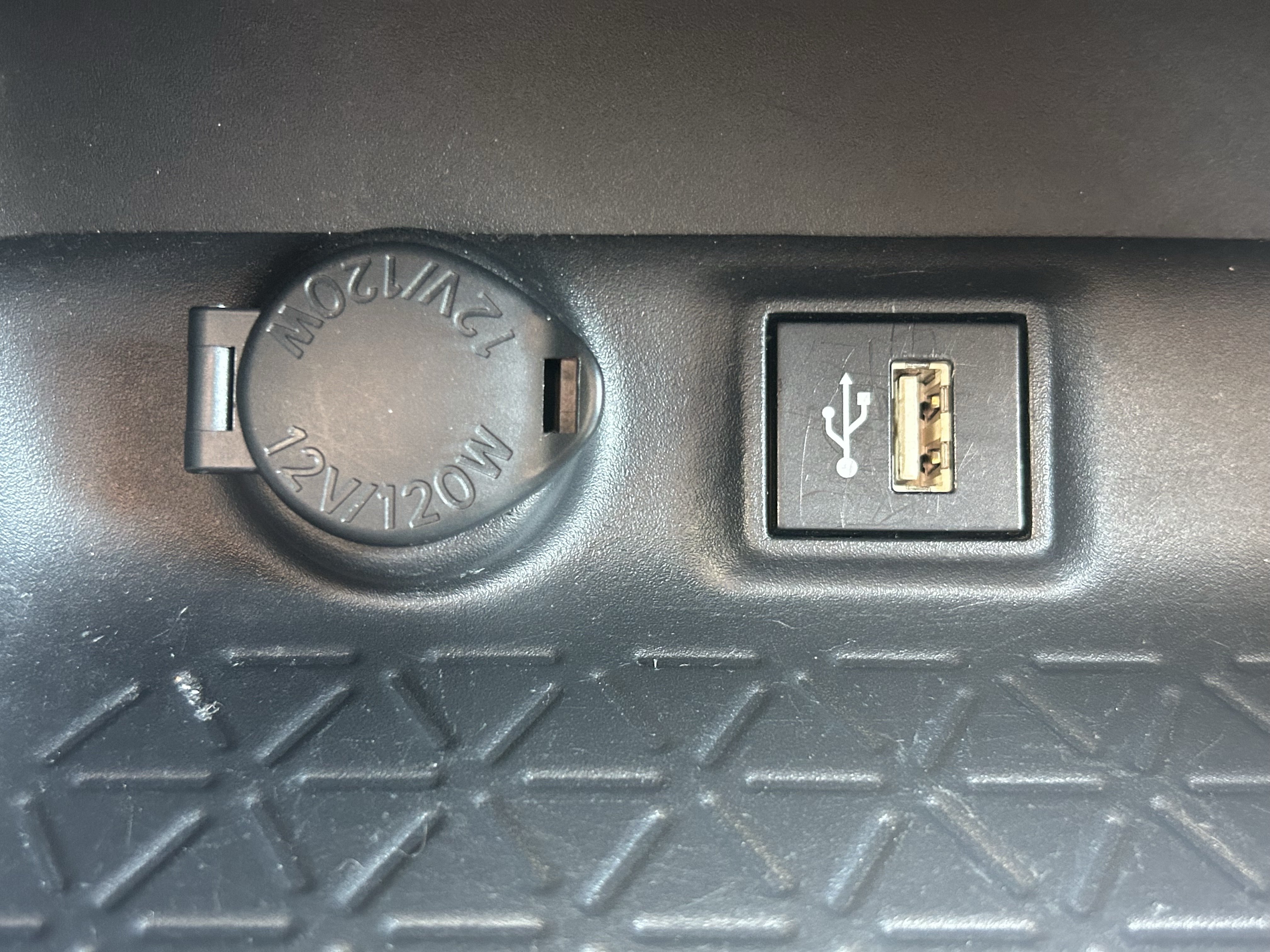 Certified 2025 Toyota RAV4 LE AWD/4WD image 29