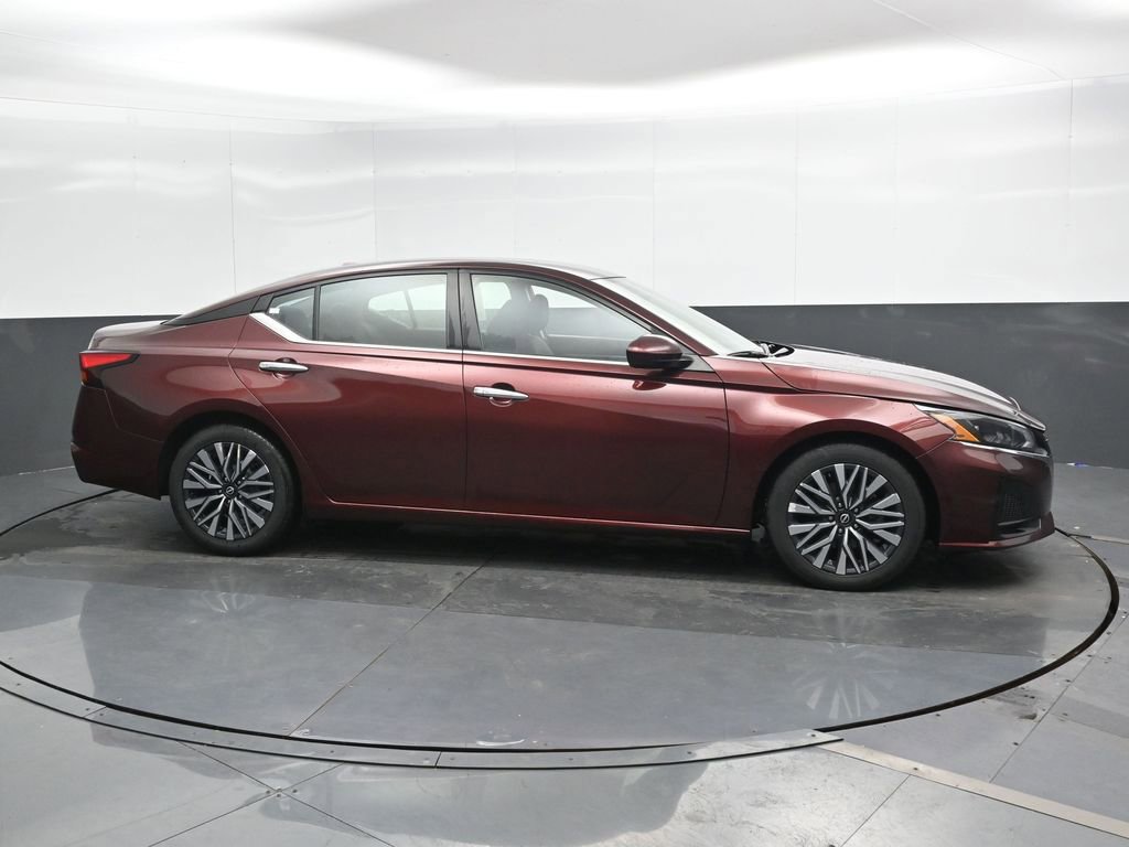 Used 2023 Nissan Altima 2.5 SV image 4