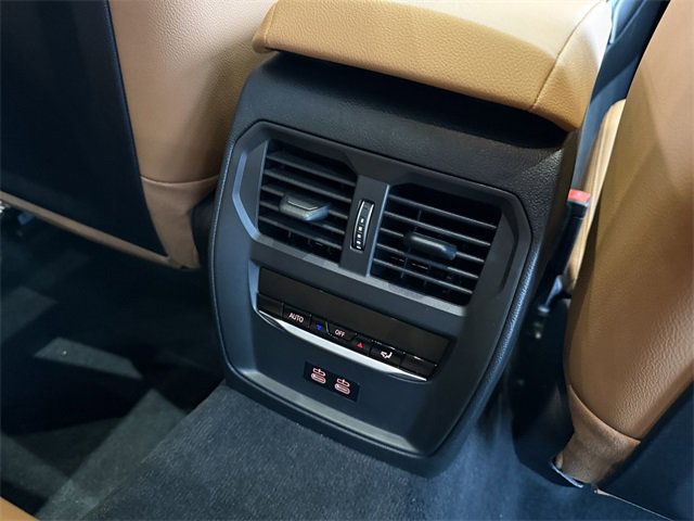 New 2025 BMW 330i xDrive Sedan w/ Premium Package image 33