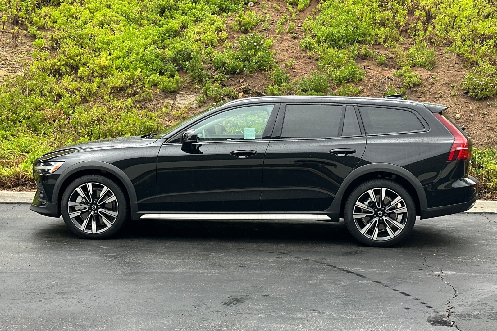 Used 2026 Volvo V60 B5 Cross Country Ultra w/ Climate Package AWD/4WD image 8