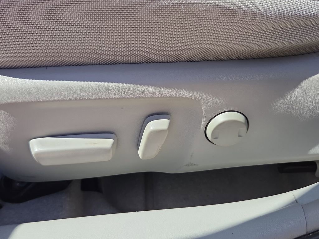 Used 2016 Toyota Camry LE image 12