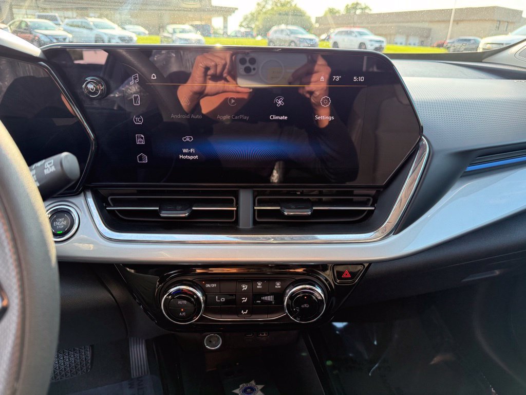 Used 2025 Chevrolet Trax LT FWD image 23