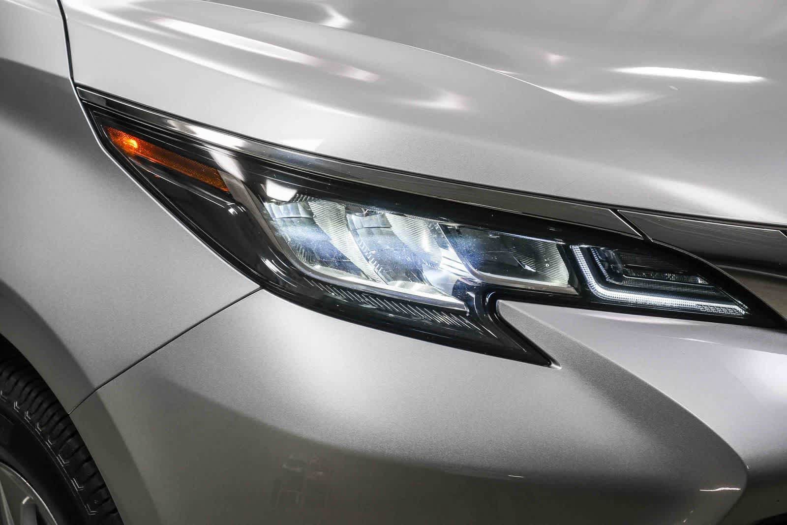Used 2021 Toyota Sienna XLE FWD image 14
