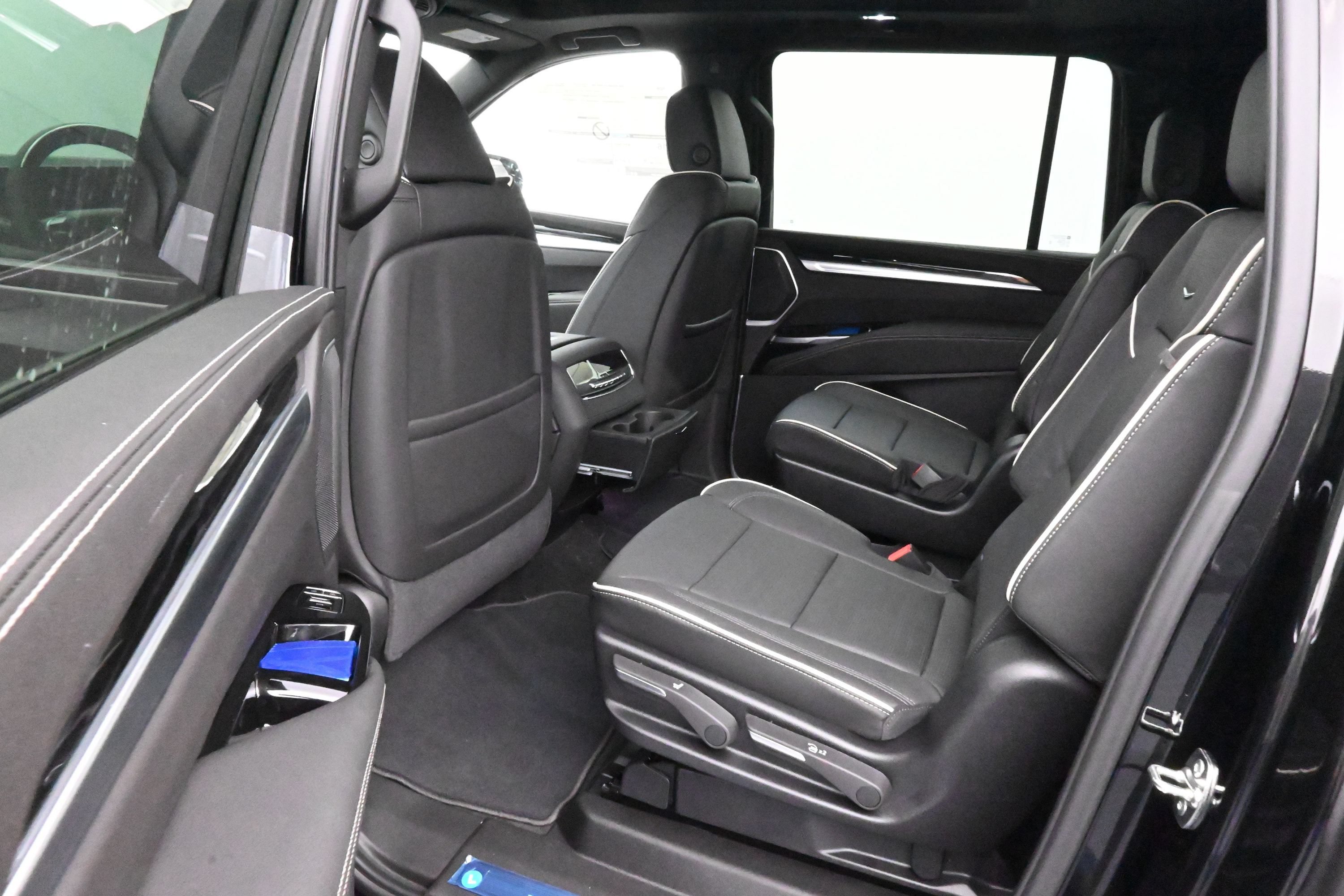 New 2026 Cadillac Escalade ESV Sport w/ Touring Package AWD/4WD image 10