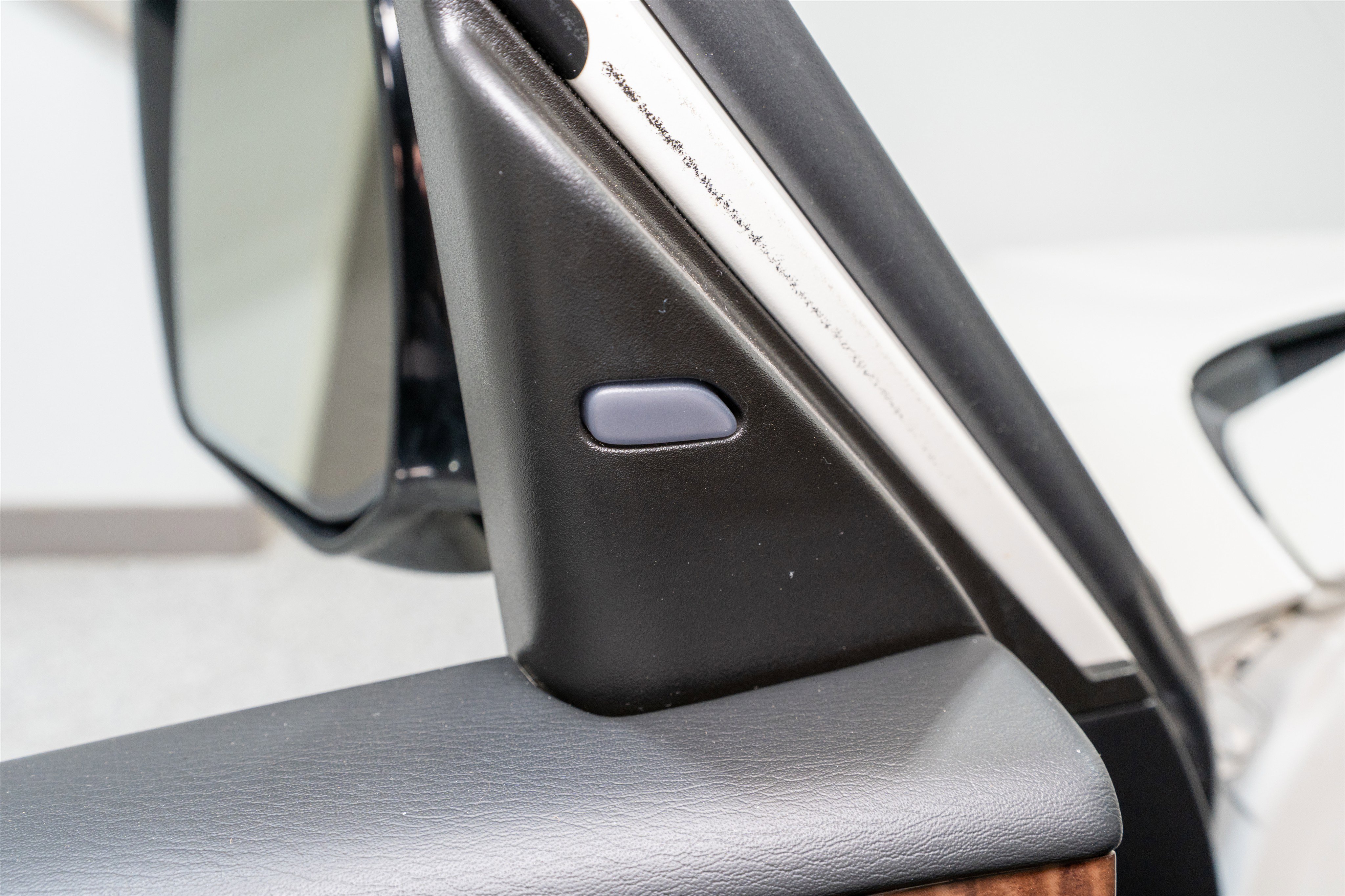 Used 2019 Nissan Armada Platinum w/ Captain's Chairs Package RWD image 13