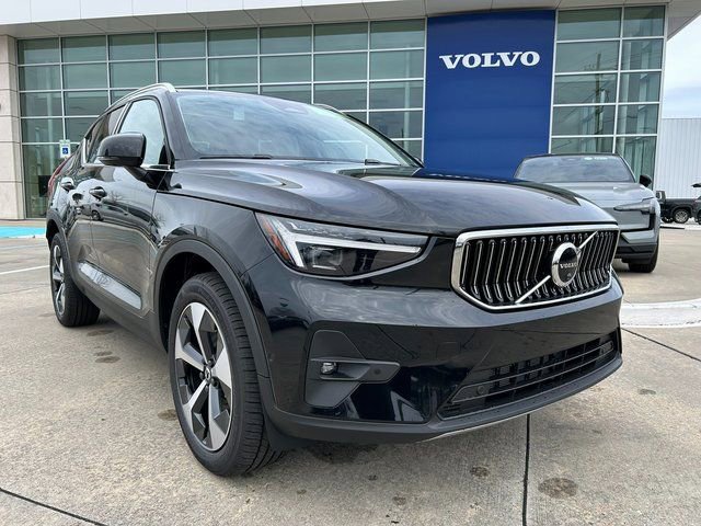 New 2025 Volvo XC40 B5 Plus w/ Protection Package Premier