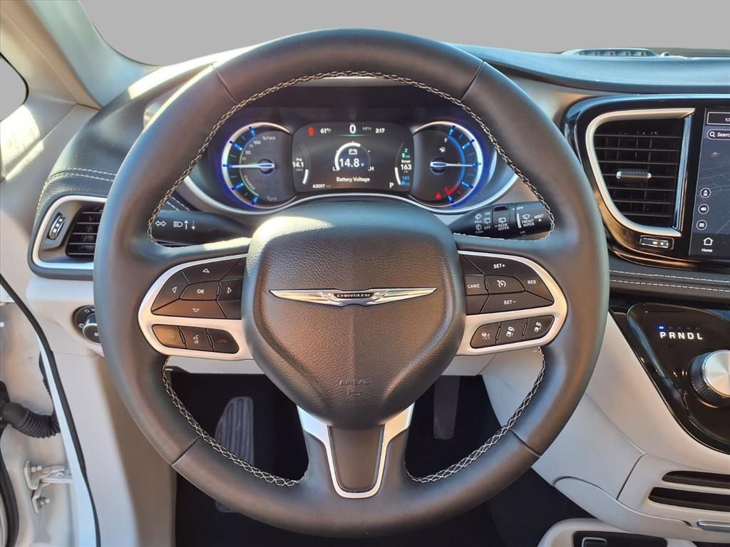 Used 2024 Chrysler Pacifica Select image 13