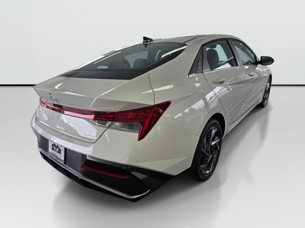 New 2026 Hyundai Elantra Limited FWD image 3