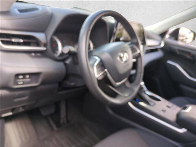 Used 2023 Toyota Highlander LE FWD image 10