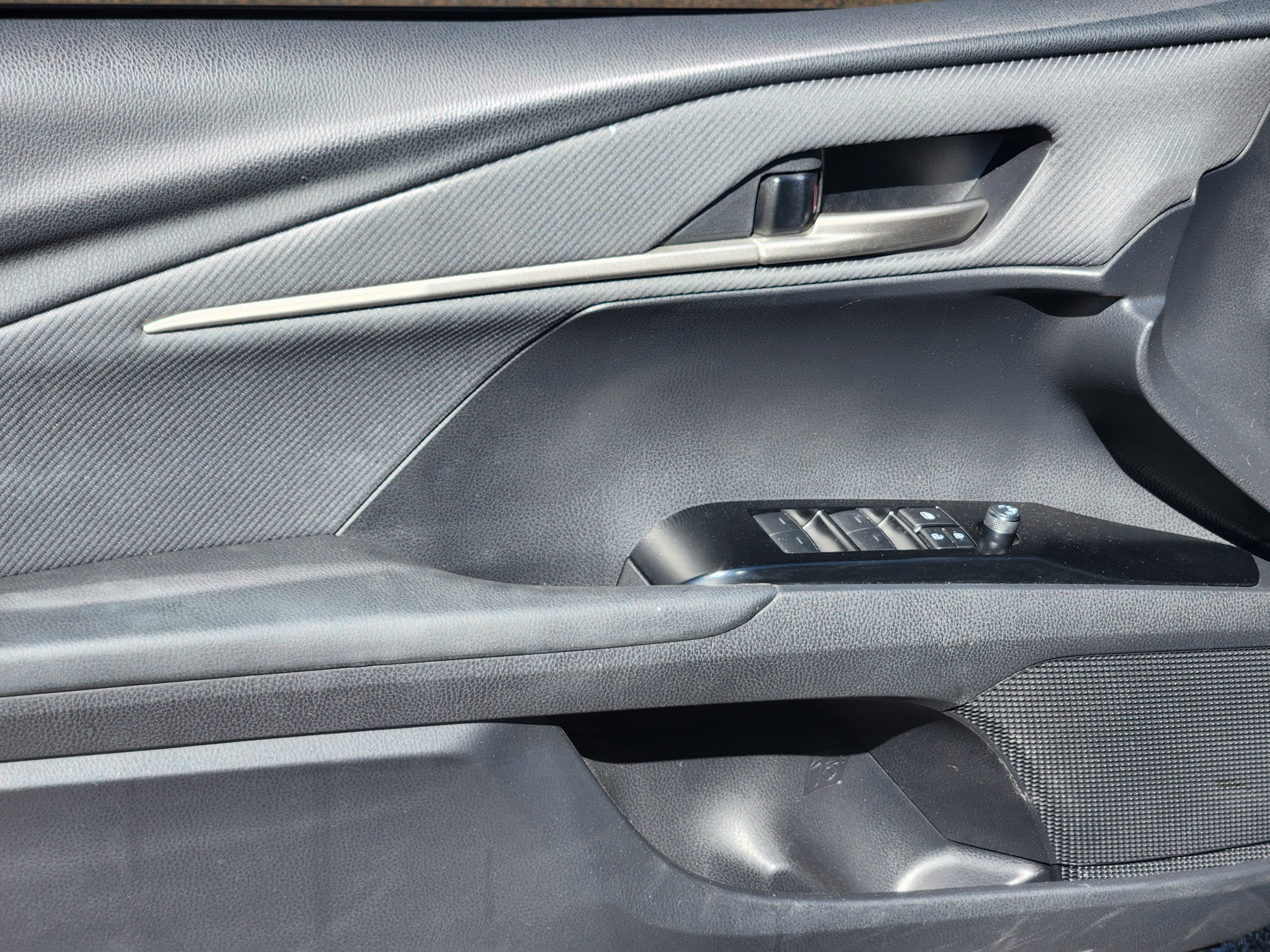 Used 2025 Toyota Camry SE FWD image 17