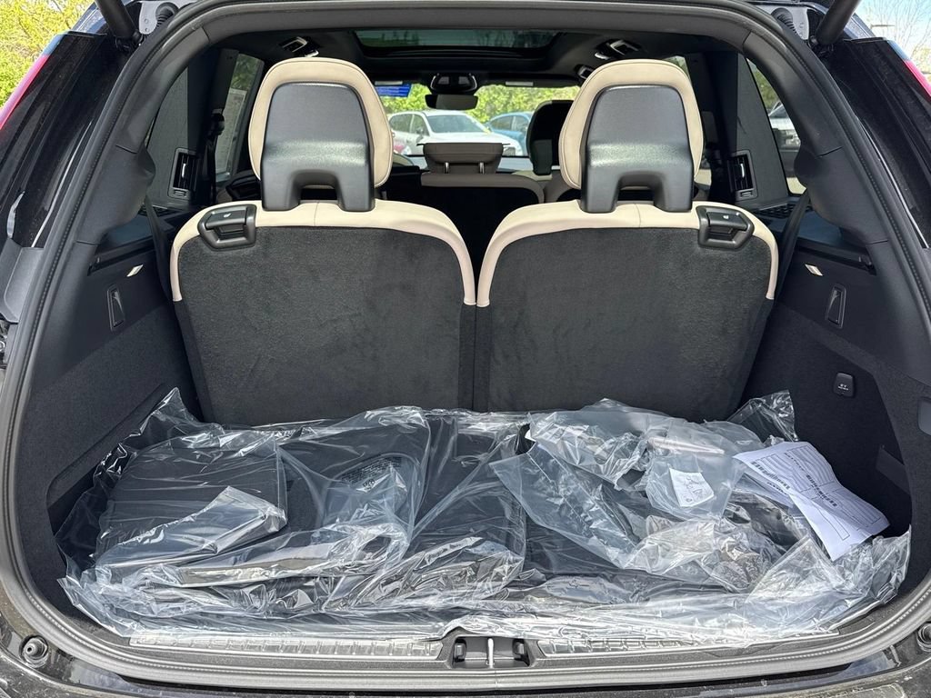 New 2026 Volvo XC90 T8 Plus w/ Protection Package Premier AWD/4WD image 5