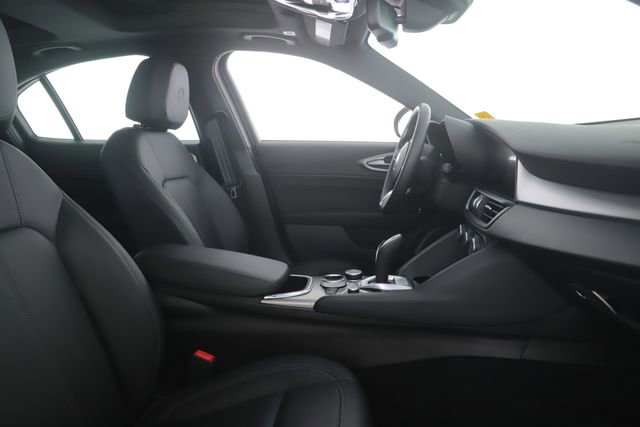 Used 2024 Alfa Romeo Giulia Ti AWD/4WD image 31