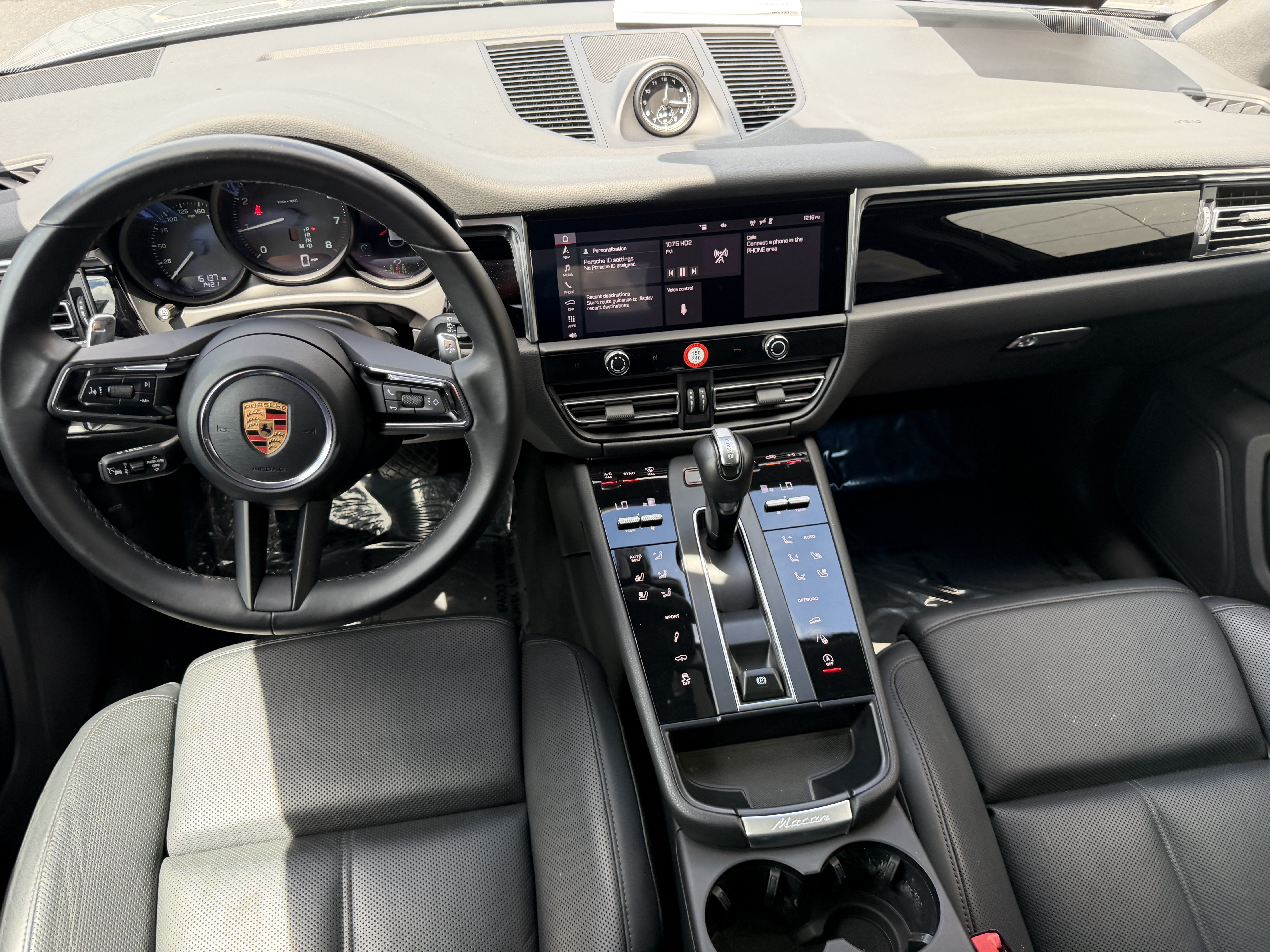 Certified 2023 Porsche Macan AWD/4WD image 12