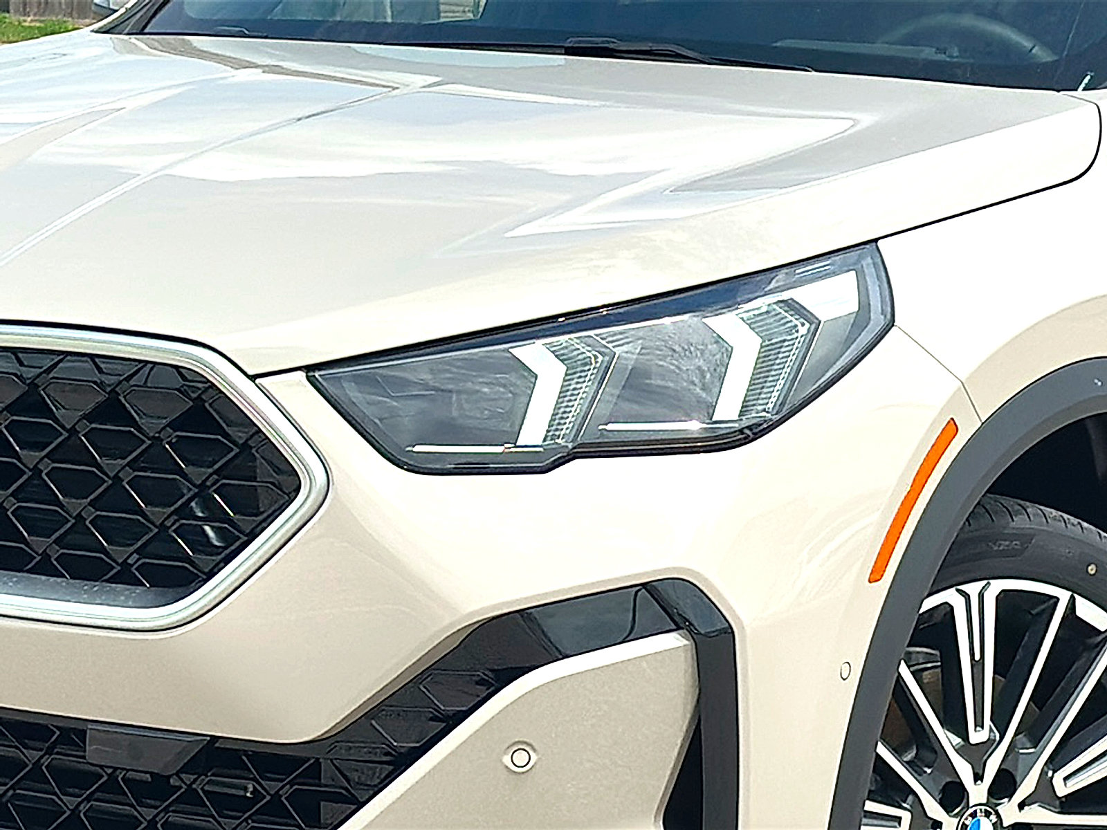 New 2026 BMW X2 xDrive28i w/ Technology Package AWD/4WD image 4