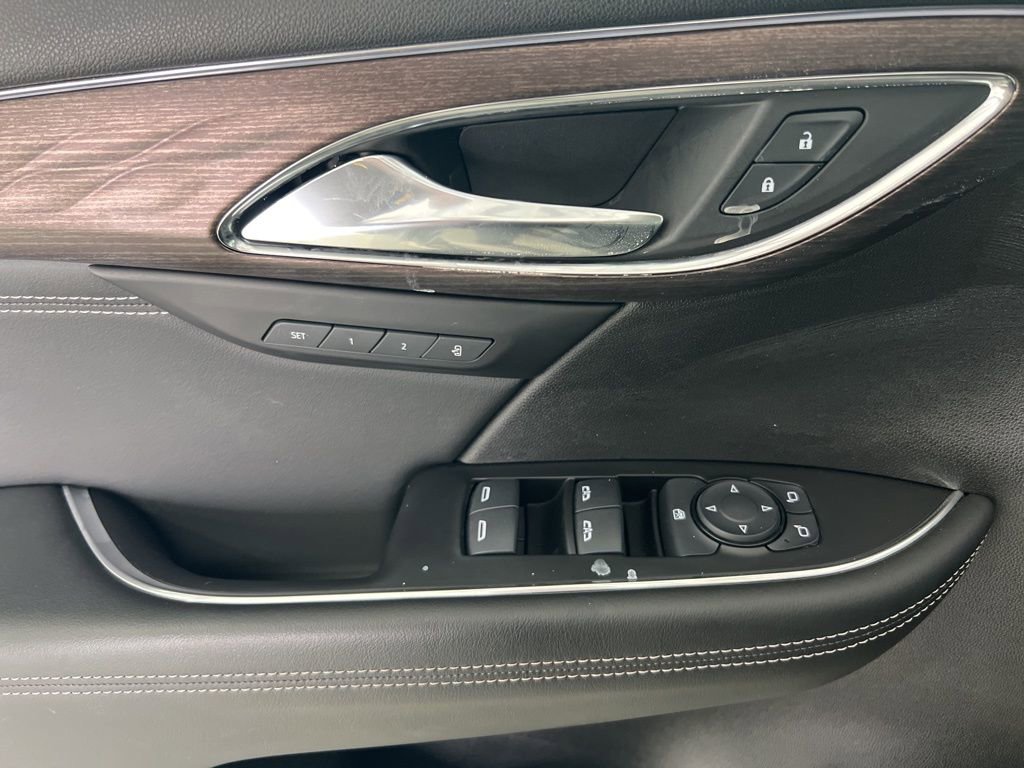 Used 2023 Buick Envision Avenir image 22