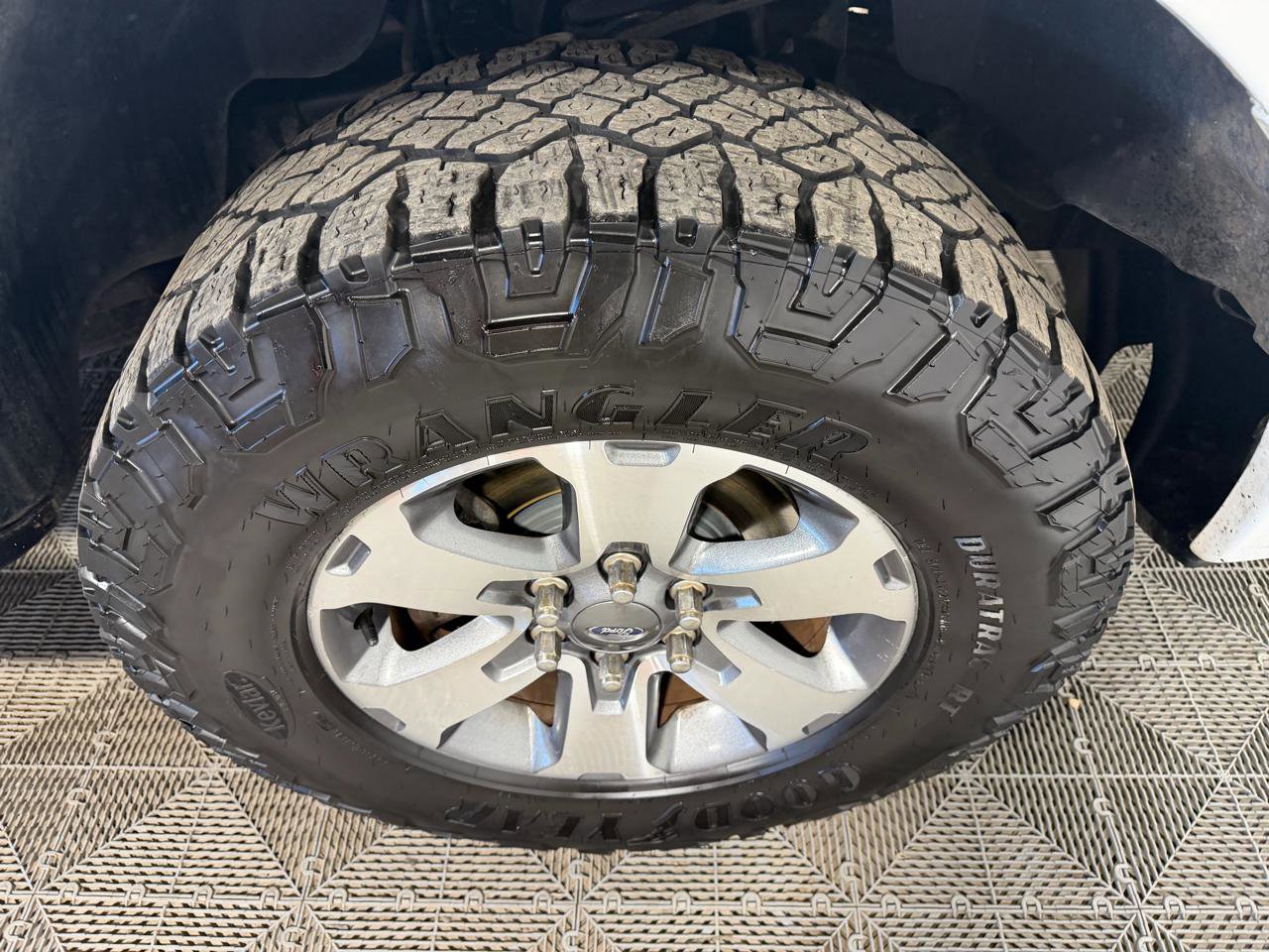 Used 2013 Ford F150 STX w/ Mid Equipment Group AWD/4WD image 8