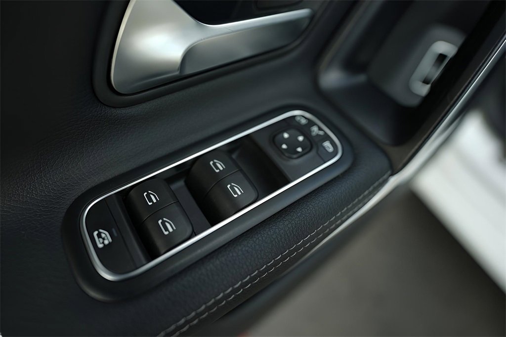 Used 2023 Mercedes-Benz CLA 250 image 24